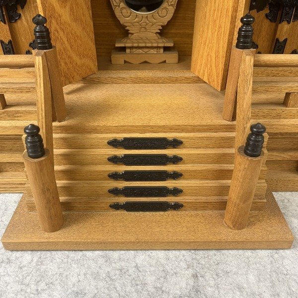 展示品】 神棚 神境付き 欅仕上屋根違い五社 中 ケヤキ 木製 展示品】 神棚 神境付き 欅仕上屋根違い五社 中 ケヤキ 木製