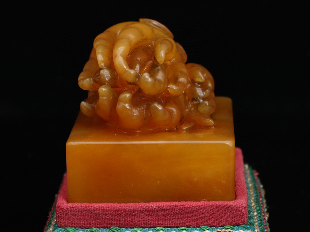 超珍館蔵】寿山石 田黄石 細密彫 仏手印章 箱付 置物 古賞 超珍館蔵】寿山石 田黄石 細密彫 仏手印章 箱付 置物 古賞