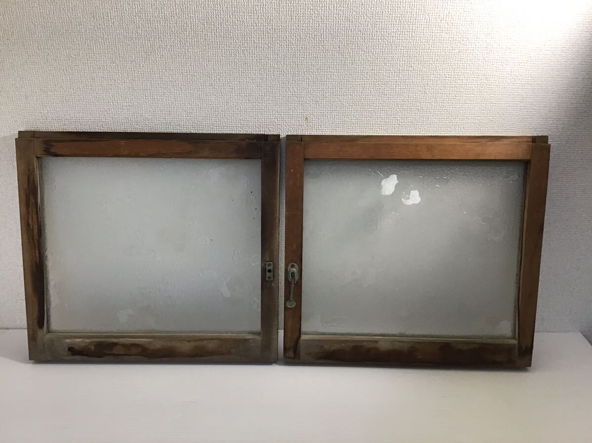 昭和レトロ ガラス 窓枠 バラ模様 2枚セット 古い 引き戸 小窓 昭和レトロ ガラス 窓枠 バラ模様 2枚セット 古い 引き戸 小窓