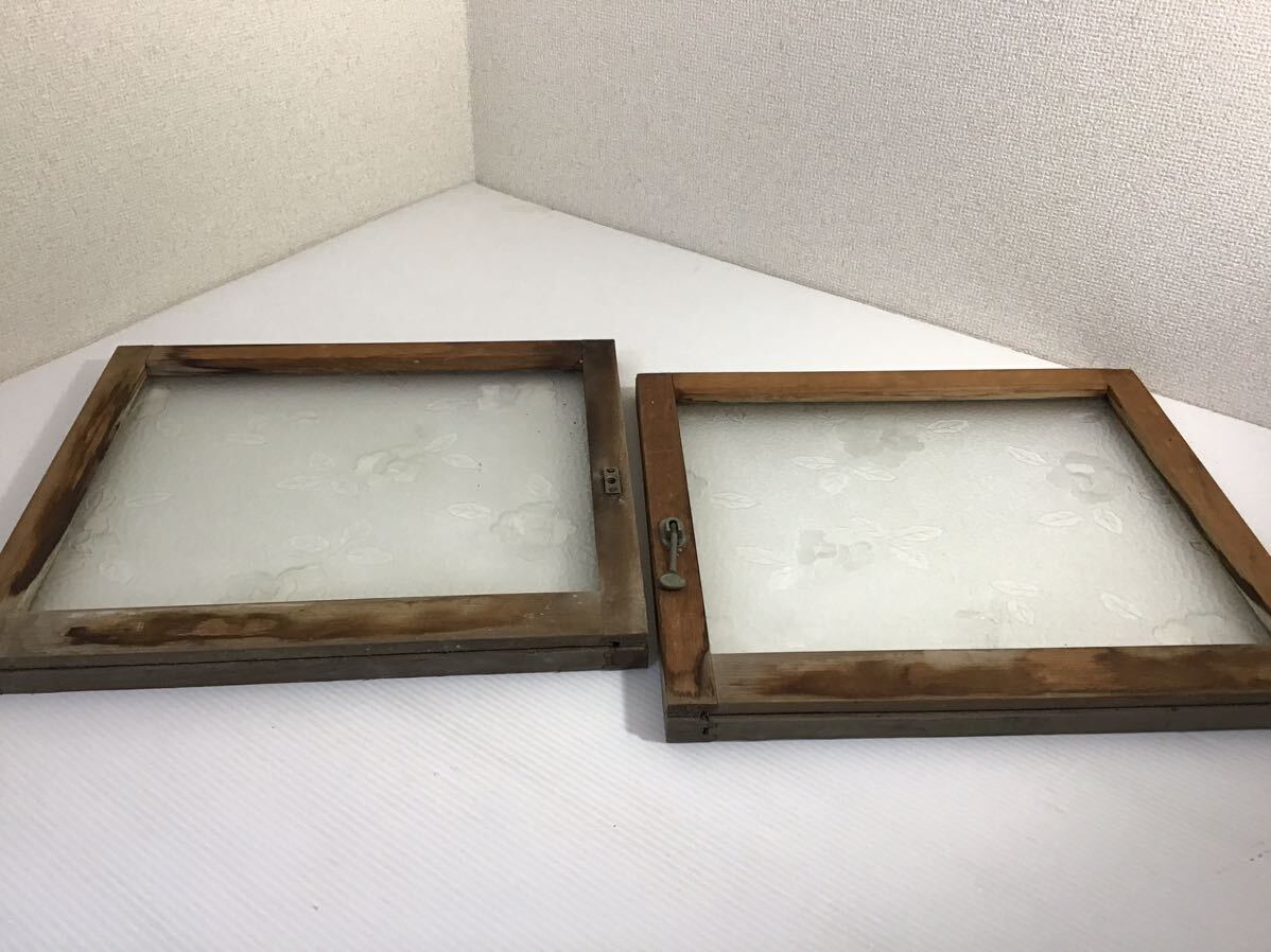 昭和レトロ ガラス 窓枠 バラ模様 2枚セット 古い 引き戸 小窓 昭和レトロ ガラス 窓枠 バラ模様 2枚セット 古い 引き戸 小窓