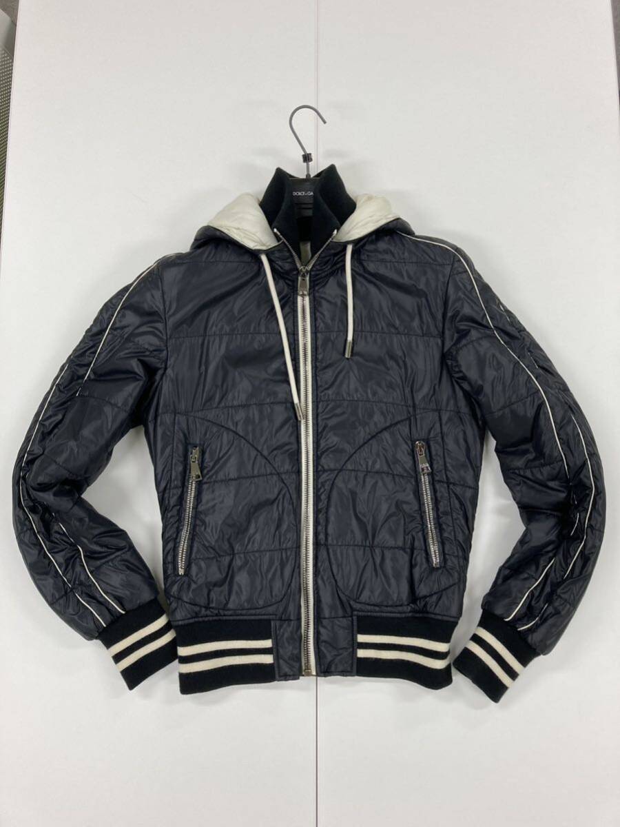 美品 ドルチェ&ガッバーナ GACKT着用 プレート付き フードダウン 美品 ドルチェ&ガッバーナ GACKT着用 プレート付き フードダウン