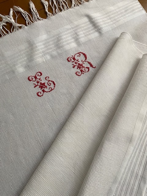 フランス　アンティーク　モノグラム刺繍　クロスステッチ　ワッフル　タオル　赤文字