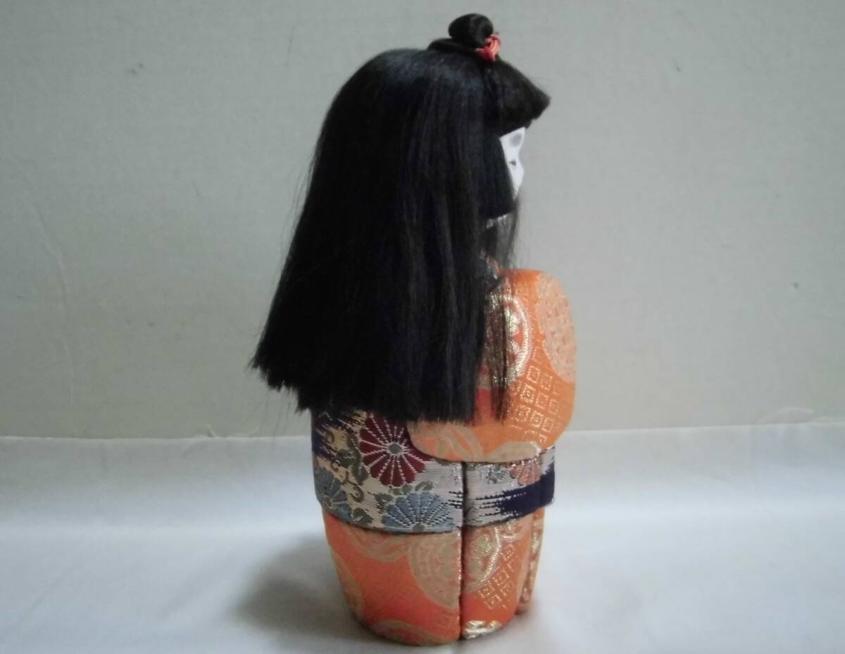 日本人形 オレンジ色 花柄