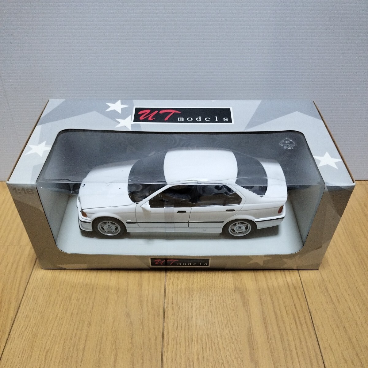 UT models【1/18　BMW　E36 M3 saloon】ホワイト　白　ミニカー　UTモデル