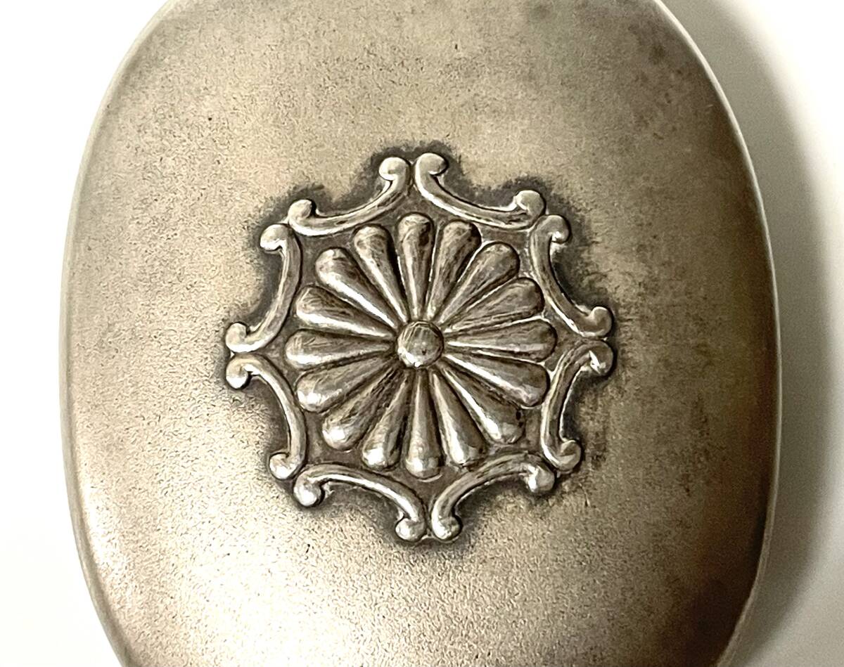 純銀 菊紋入 松彫金ボンボニエール 63g 東さ6-0207② Yahoo!オークション - 書籍掲載品同手 楕円形 松鶴文 ボンボ