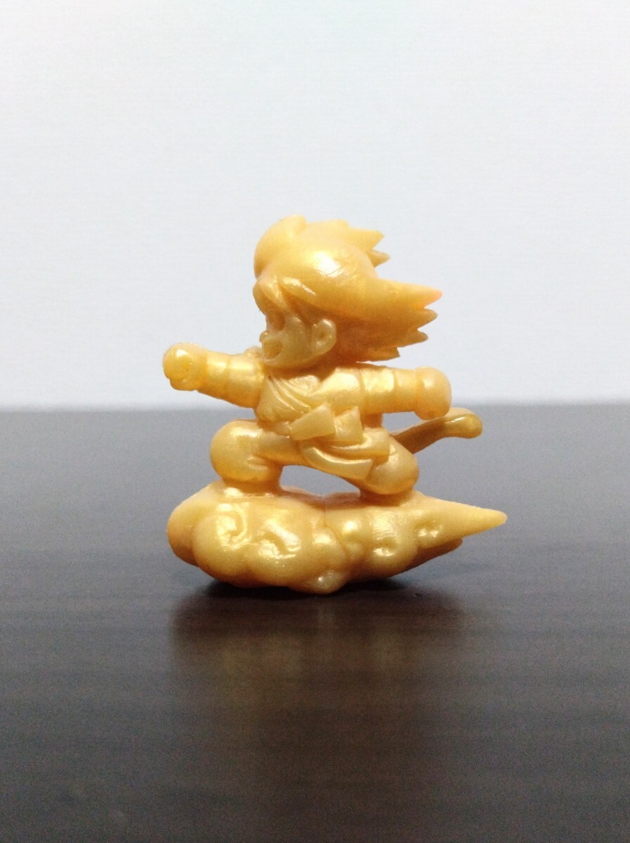 ドラゴンボール　消しゴム　フィギュア　孫悟空　筋斗雲　ゴールド　金色　【美品】ドラ消し