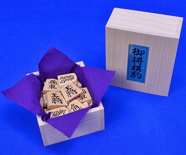 将棋セット 新桂5号折将棋盤セット(木製将棋駒黄楊上彫駒)【囲碁 将棋セット 新桂5号折将棋盤セット(木製将棋駒黄楊上彫駒)【囲碁