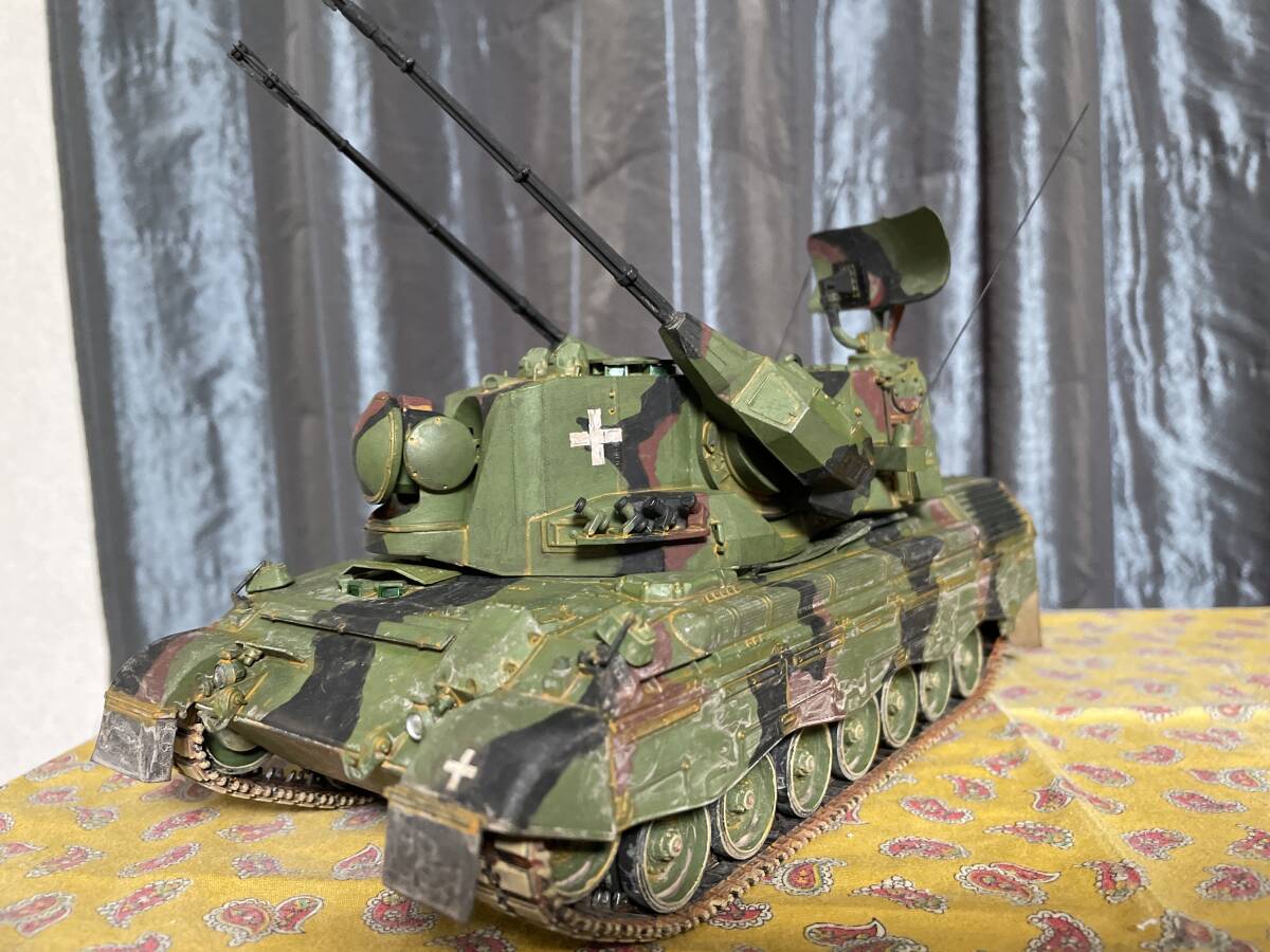 送料無料の商品 ウクライナ軍ゲパルト対空戦車塗装済完成車ディスプレイモデル 主力戦車(MBT)