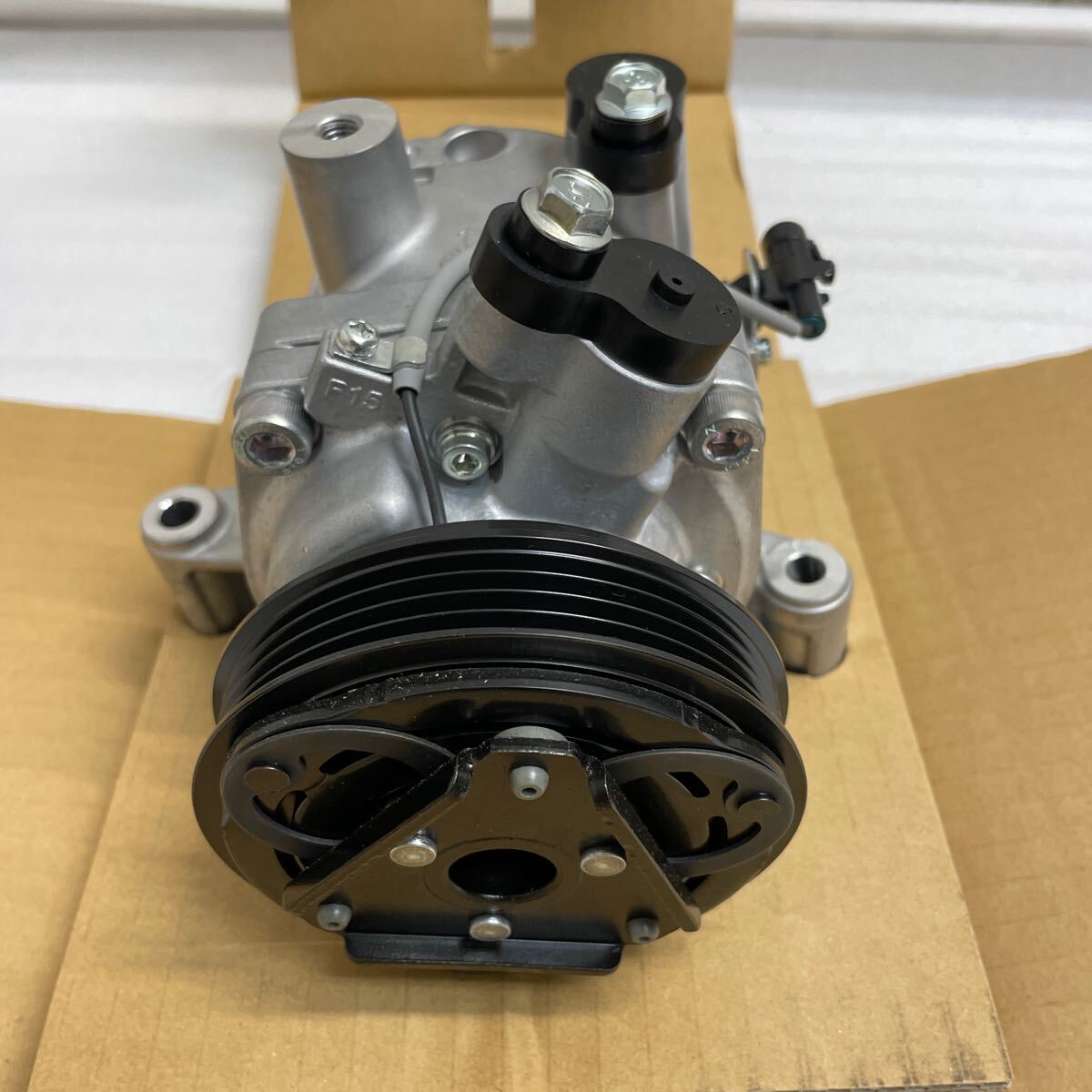 新品未使用 安心のスズキ純正 JB64系 ジムニー 純正A/C 新品未使用 安心のスズキ純正 JB64系 ジムニー 純正A/C