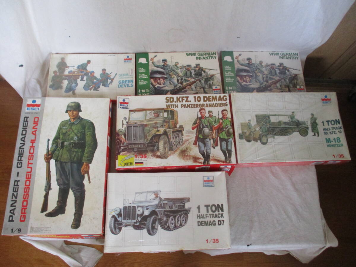 アア.　　コレクター放出品　　絶版品　　エッシー　　1/9 　1/35　　「デマーグ1t牽引車」他　　　7箱　　　一括で・・・