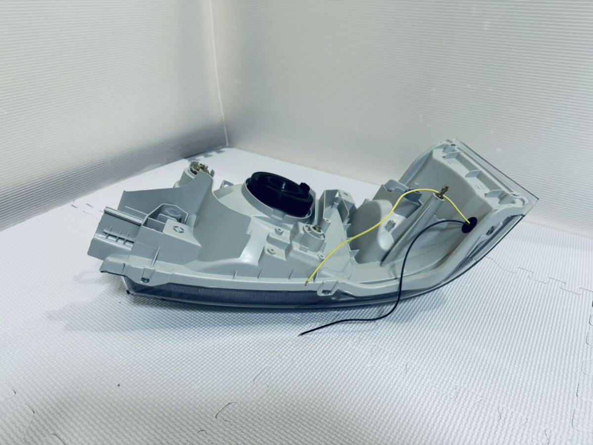 ハイエース 1型 / 2型 標準/ワイド ヘッドライト インナー ハイエース 1型 / 2型 標準/ワイド ヘッドライト インナー