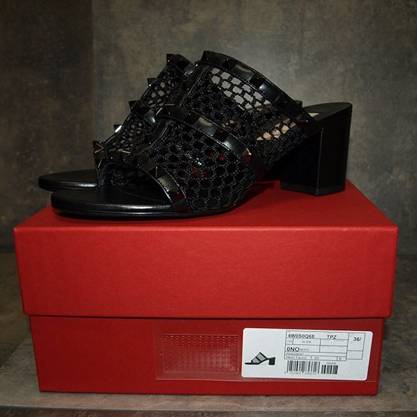 未使用・VALENTINO GARAVANI◇ヴァレンティノ ガラヴァーニ・ロックスタッズ メッシュスライドサンダル◇36・1/2サイズ ブラック_画像6