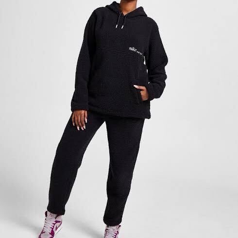 S 新品 NIKE ナイキ ウィメンズ サーマ セットアップ 黒 S 新品 NIKE ナイキ ウィメンズ サーマ セットアップ 黒