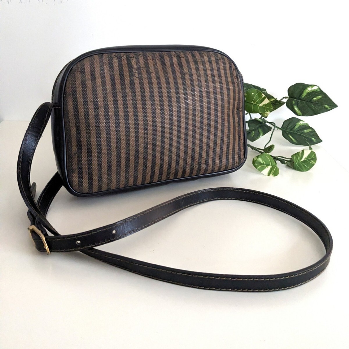 FENDI オールドフェンディ ペカン 柄 ヴィンテージ 斜め掛け FENDI オールドフェンディ ペカン 柄 ヴィンテージ 斜め掛け