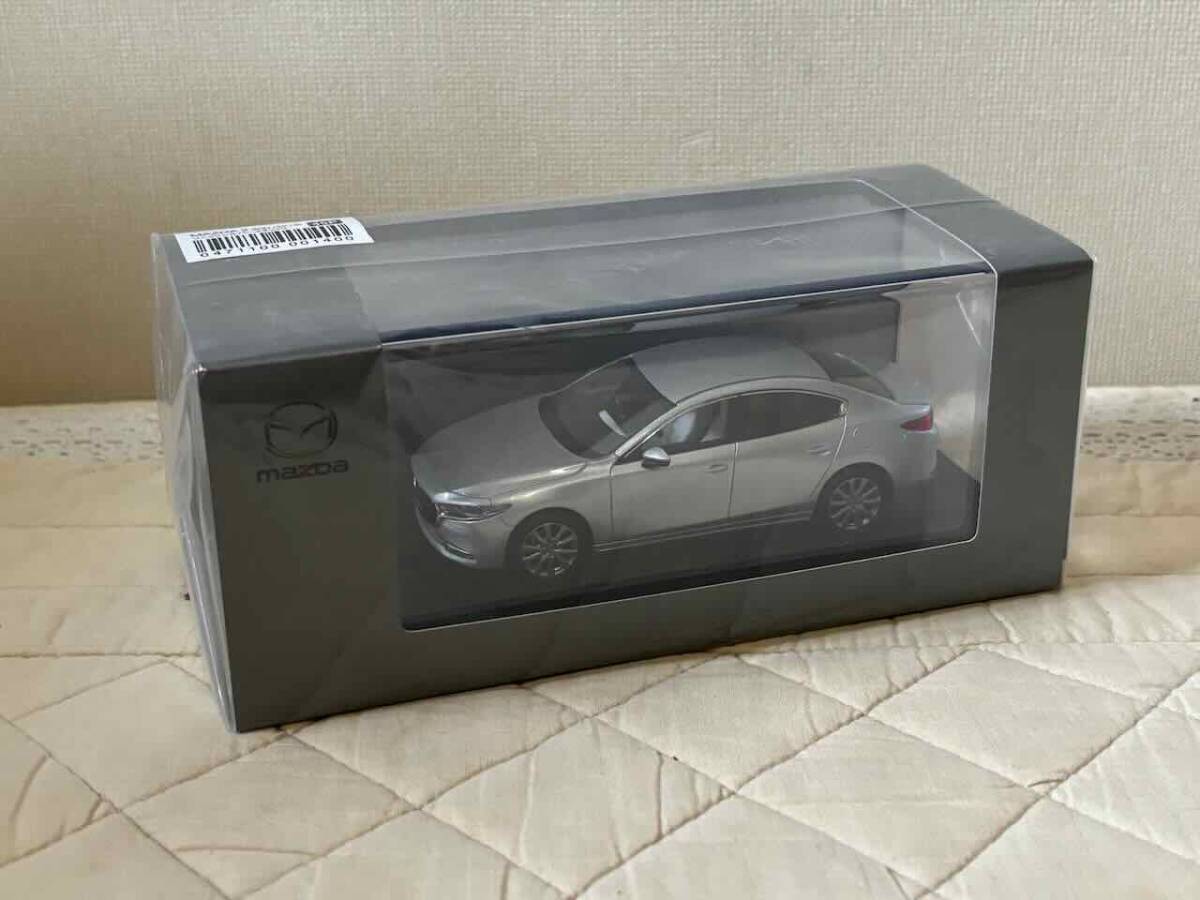 マツダ純正　MAZDA3 セダン 1/43 モデルカー　ソニックシルバーメタリック　ディーラー正規品