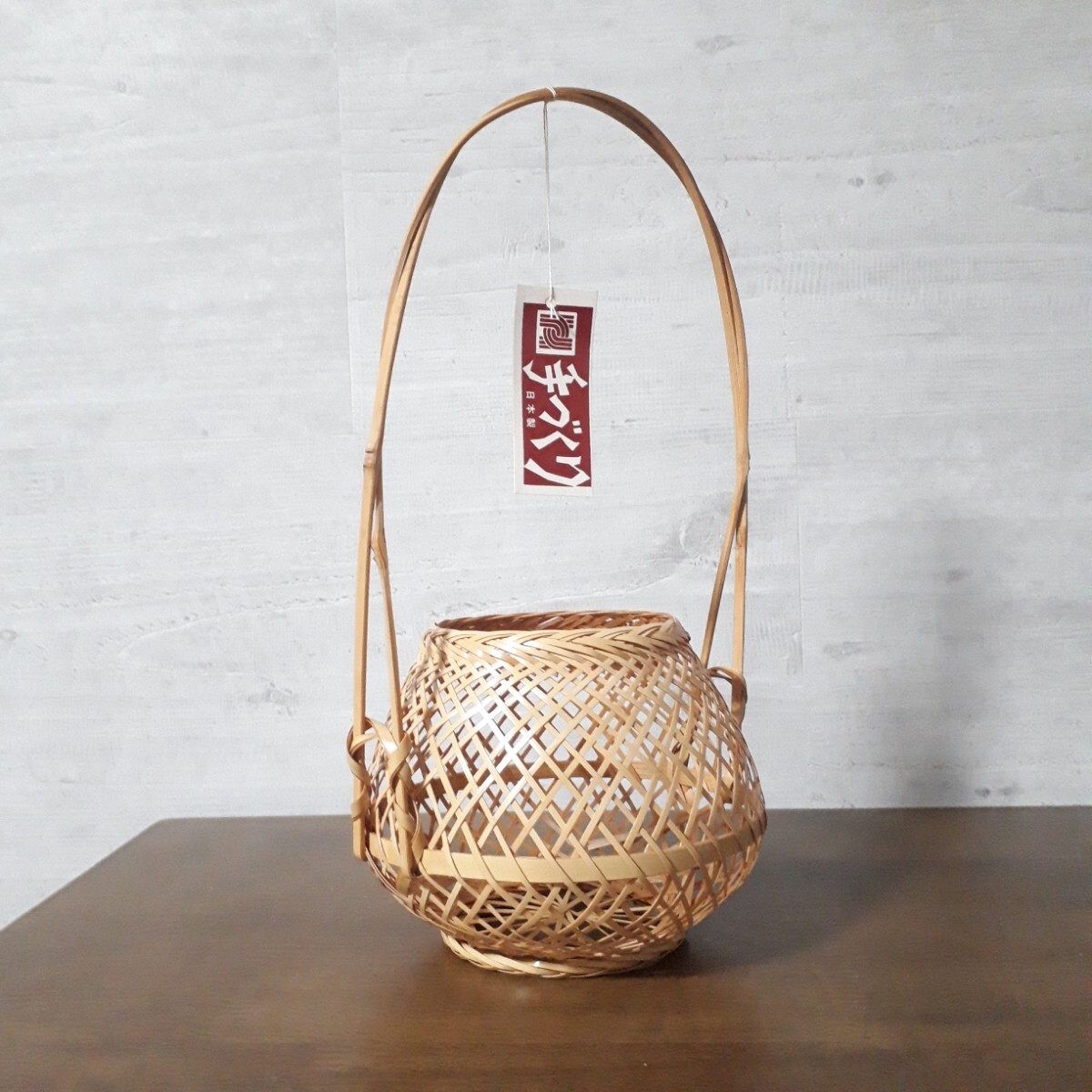 超特価激安 竹細工 手付き花籠 竹編み 和室 工芸品 花器 花籠 竹籠 花入れ 木工、竹工芸