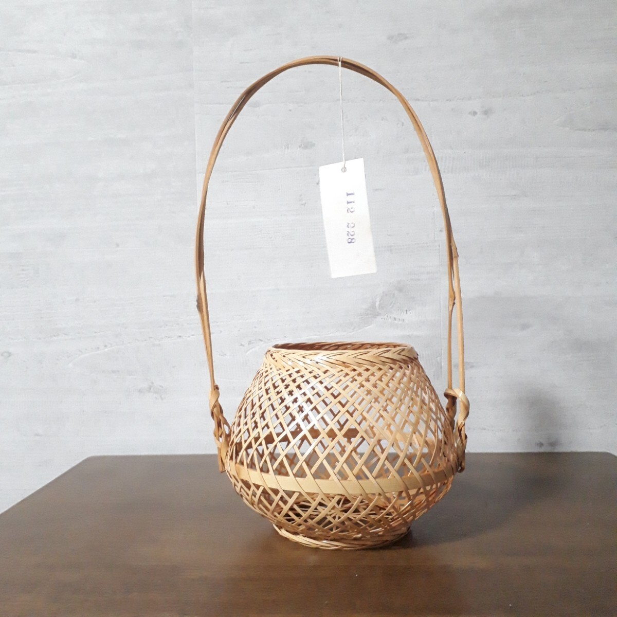 手付き花籠 竹細工 竹編み 花入れ 竹籠 花籠 花器 工芸品 和室 手付き花籠 竹細工 竹編み 花入れ 竹籠 花籠 花器 工芸品 和室