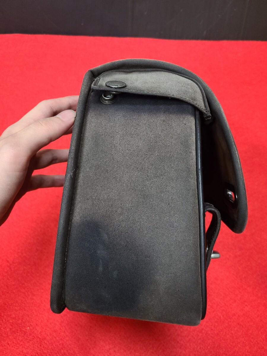 ヤレ仕様に トライアンフ TRIUMPH スイングアームバッグ 純正OP オプション サイドバッグ ボンビネルボバー ツールバック _画像4