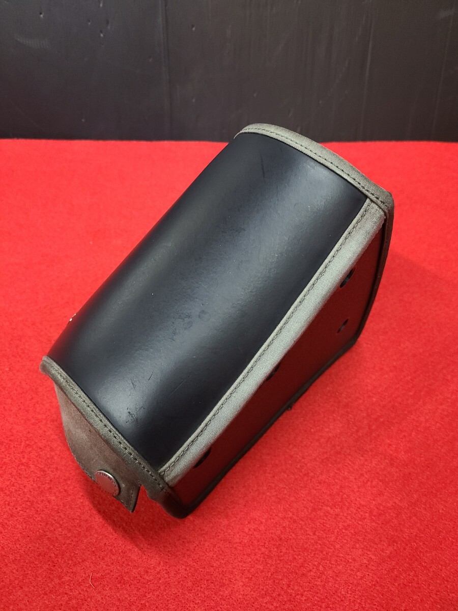ヤレ仕様に トライアンフ TRIUMPH スイングアームバッグ 純正OP オプション サイドバッグ ボンビネルボバー ツールバック _画像5