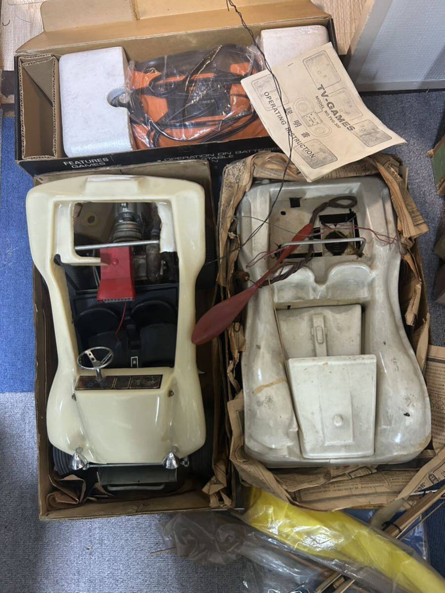 ラジコン2台と関連品？　ジャンク