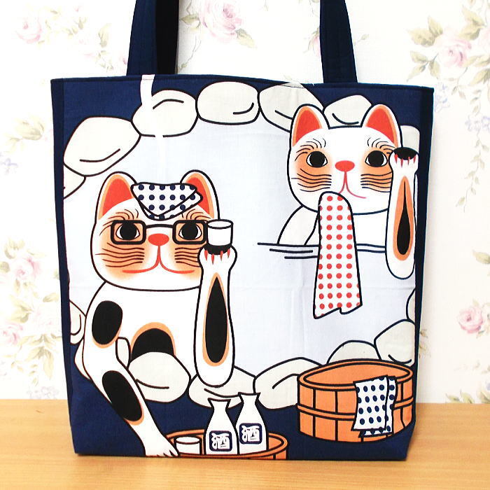 大きめトートバッグ 猫温泉 岩風呂 にゃんこ 招き猫 ハンドメイド ショルダーバッグ　A4 エコバッグ ショッピングバッグ