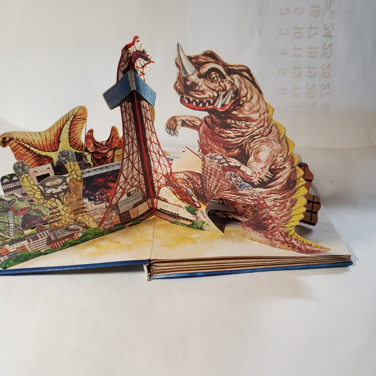 7852-8 希少 とびだすえほん 怪獣オンパレード 万創 児童書、絵本 7852-8 希少 とびだすえほん 怪獣オンパレード 万創 児童書、絵本
