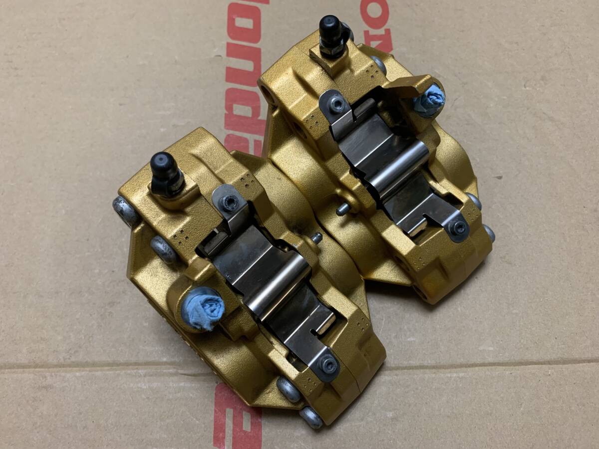 美品 希少ゴールド トキコ製4PODブレーキキャリパー ピッチ62mm 美品 希少ゴールド トキコ製4PODブレーキキャリパー ピッチ62mm