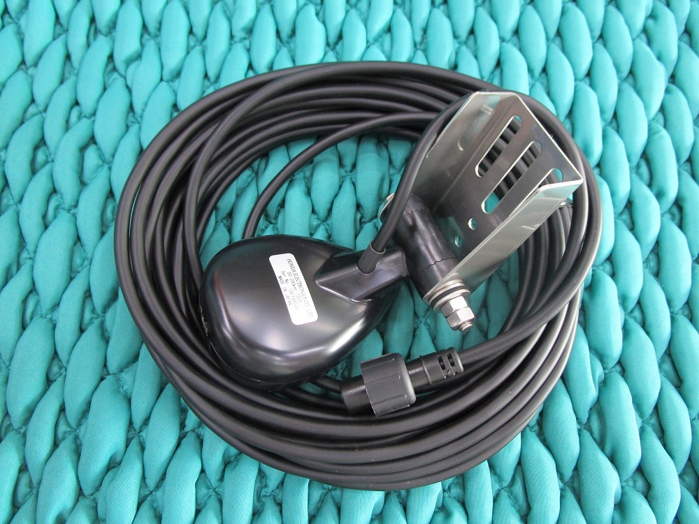 在庫あり HE-8SⅡ GPS魚探 600W ヘディング接続可能 振動子 TD25 在庫あり HE-8SⅡ GPS魚探 600W ヘディング接続可能 振動子 TD25