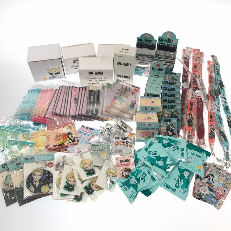 H【未使用/未開封品】 スパイファミリー　グッツ　大量　まとめ　【アクスタ・ピンバッチ・マスコット・他】 〈105-240806-ky-4-HOU〉