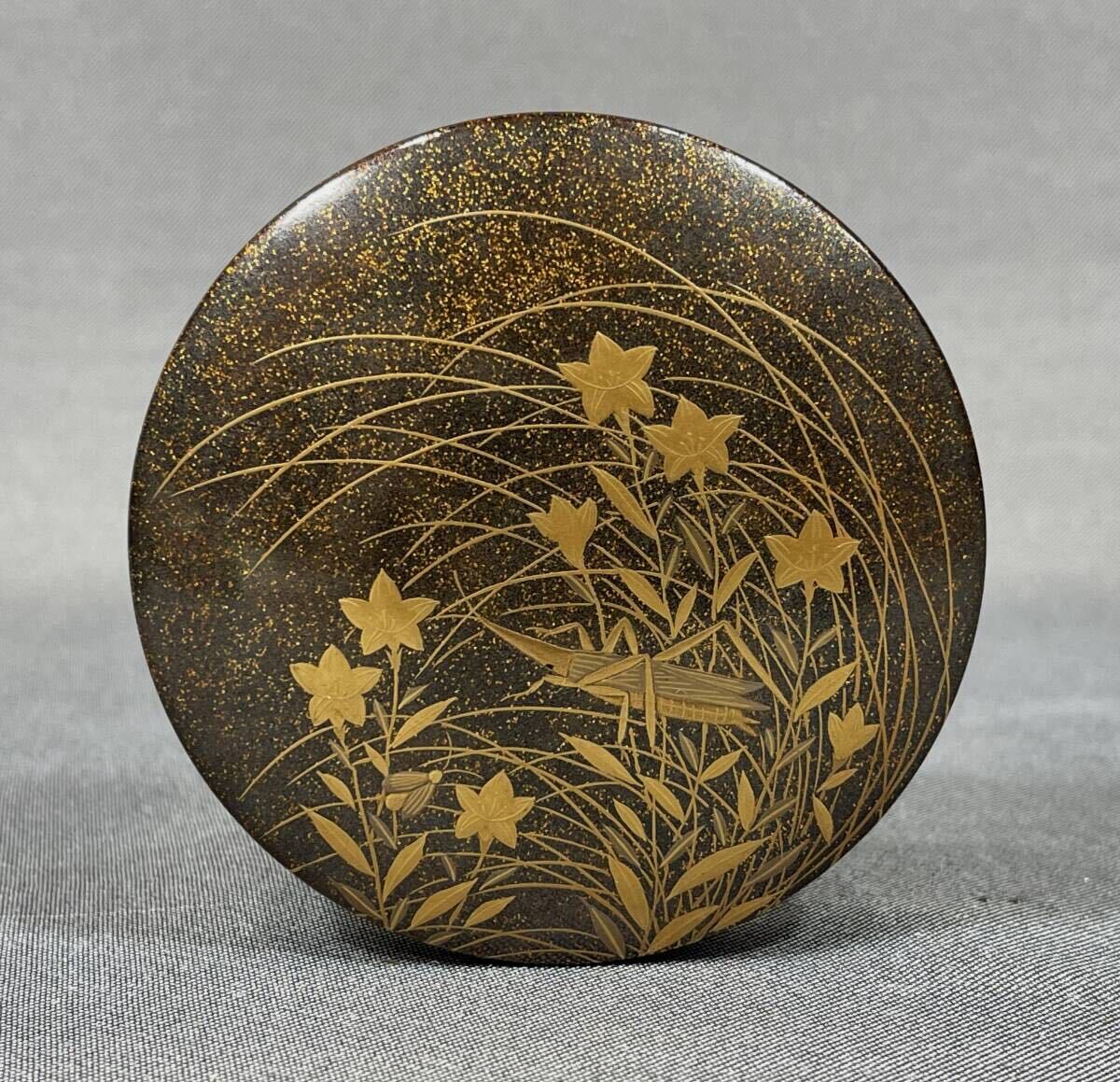 風車】塗師 川瀬表完 金彩 蒔絵 秋草に虫 香合△共箱△木製 茶器 風車】塗師 川瀬表完 金彩 蒔絵 秋草に虫 香合△共箱△木製 茶器