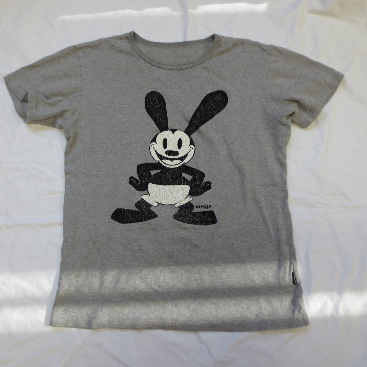 ○　1PIU1UGUALE3　ウノピゥウノウグァーレトレ　ディズニーコラボ　オズワルド　T-SHIRT　限定品　ヴィンテージ　Tシャツ　レア品