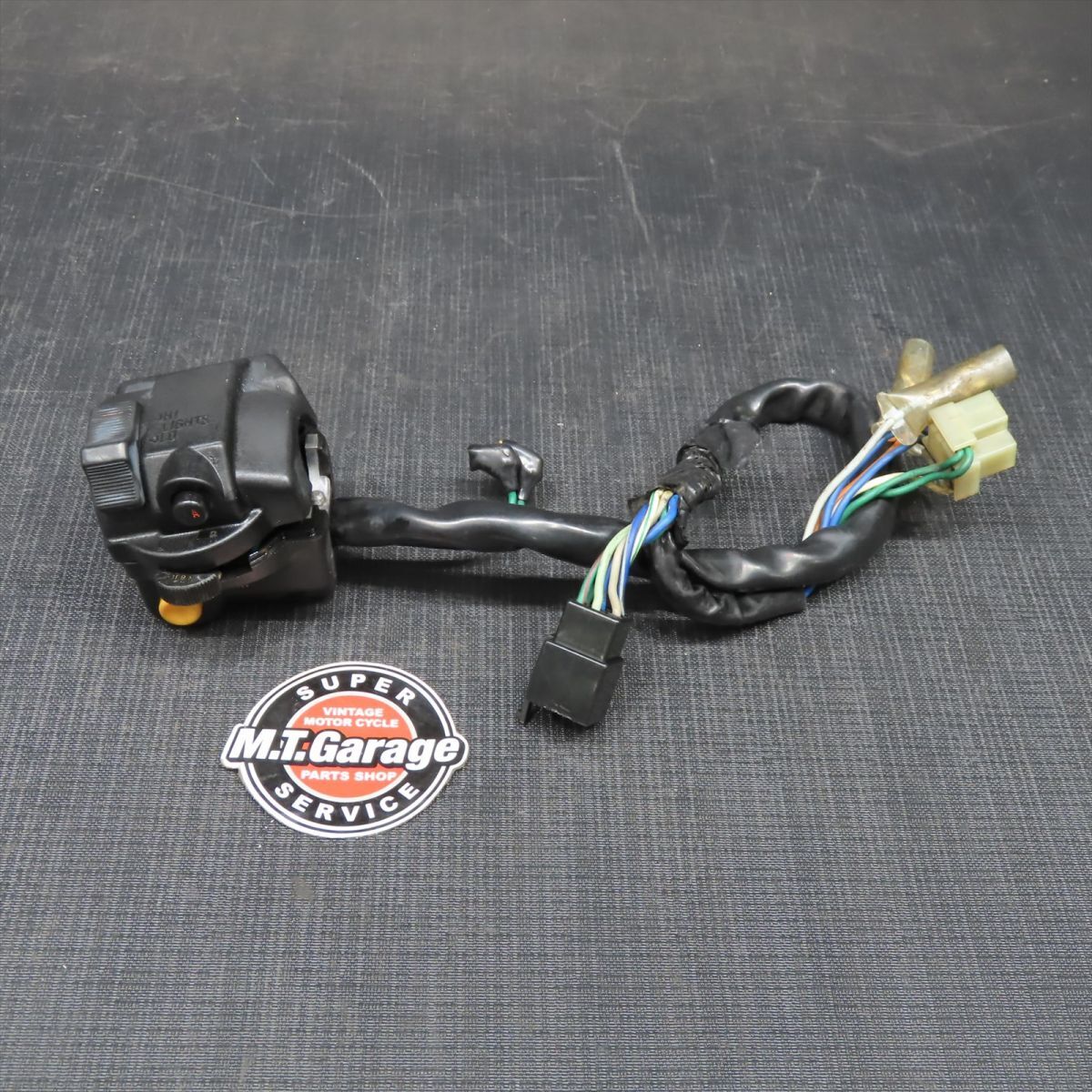 ホンダ CBX550F PC04 左ハンドルスイッチ ウインカースイッチ【060】 CBX550F-Q-013
