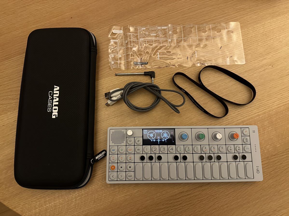 【美品】Teenage Engineering OP-1 シンセサイザー 