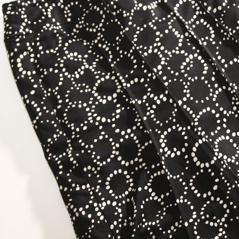 美品 ミッシェルクラン MICHEL KLEIN イトキン(株) 春 夏 ループ ドット 膝下丈 ジャージ― Aライン フレアスカート 9号 38 ブラック 黒 白_画像2