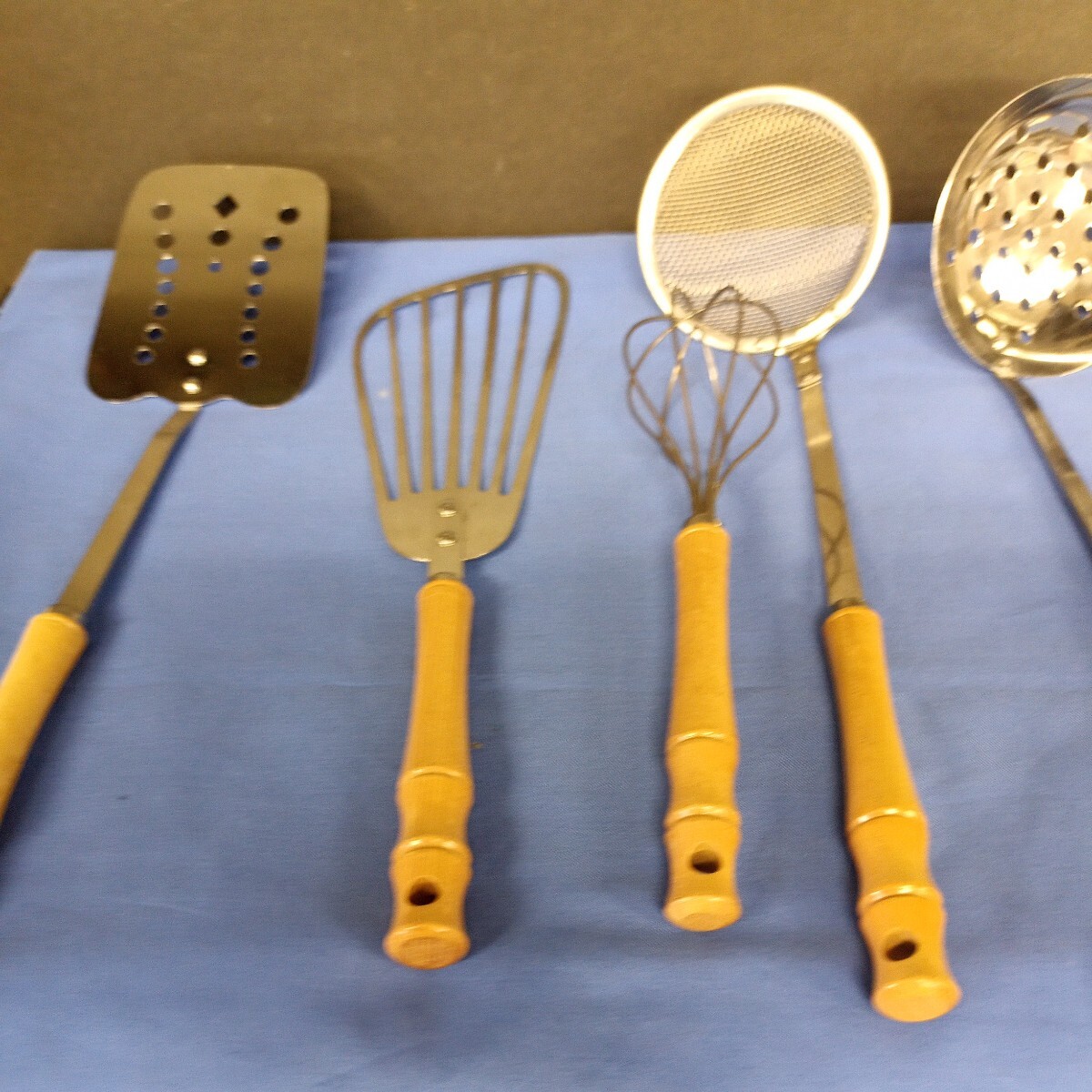 昭和レトロ■キッチンツール 6点 お玉 穴あきお玉 ターナー 泡立て器 かすあげ_画像2