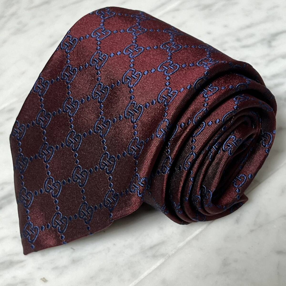 【未使用】 999円～ GUCCI ネクタイ レッド ボルドー ワインレッド ネイビー シマ シグネチャー GGロゴ 総柄 (R1)