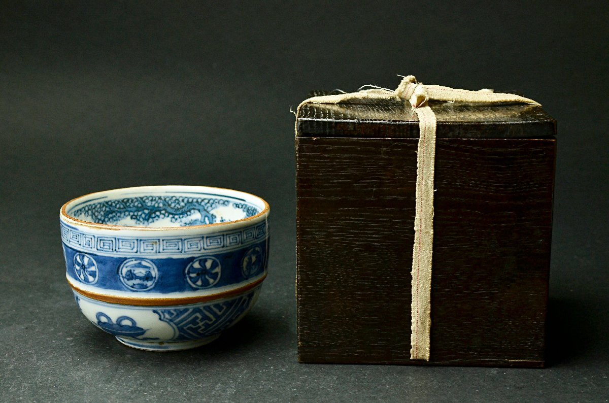 染付煎茶杯 祥瑞 五良大甫呉祥瑞 煎茶椀 茶 しょんずい 骨董 YB】明末或清初 祥瑞本捻胴紐窓山水図寶紋