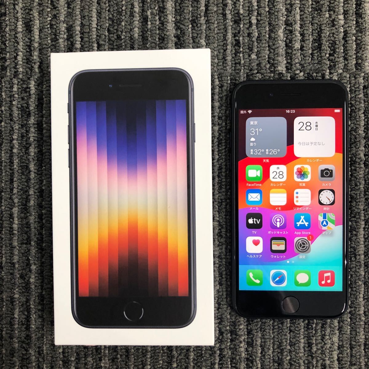 43【中古】iPhone SE 第3世代 64GB 黒　86％　ミッドナイト　 SIMフリー　シムフリー　Apple iPhone SE3　358651665710685