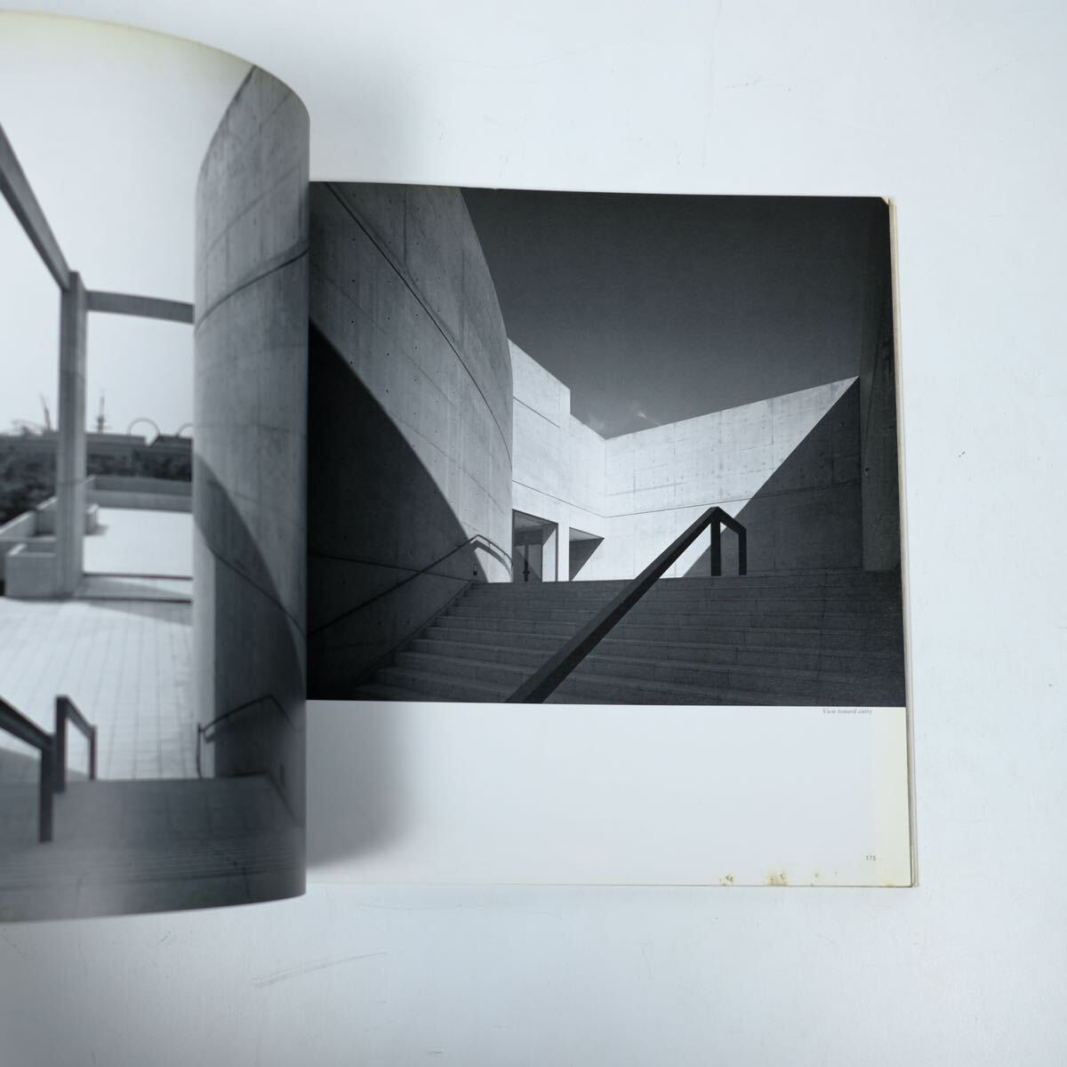 GA ARCHITECT 8 TADAO ANDO 安藤忠雄 世界の建築家 初版 写真集 作品集 古書 古本 GA ARCHITECT 8 TADAO ANDO 安藤忠雄 世界の建築家 初版 写真集 作品集 古書 古本