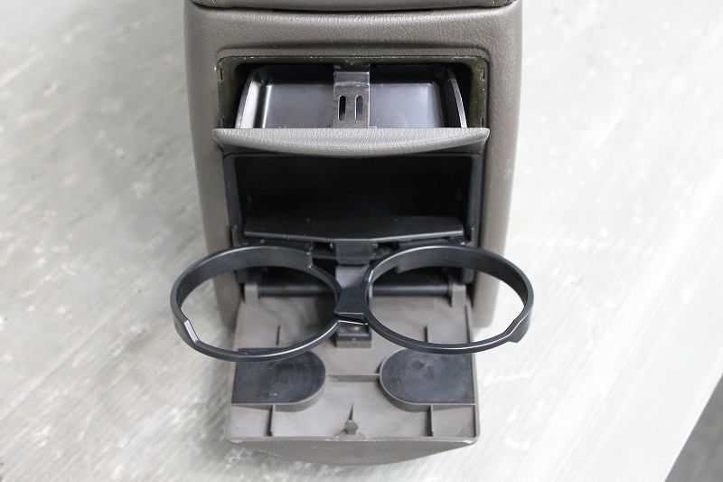 スバル レガシィ ランカスター6 3.0 D型 後期 (BHE BH5 BE) 純正 デュアルセンターコンソール ドリンクホルダー 92111AE030AD p037690_画像3