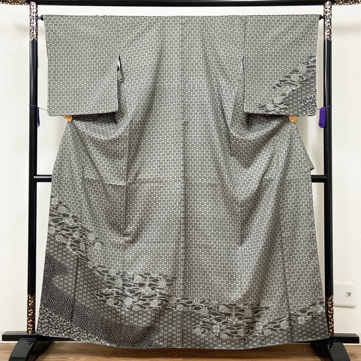 着物月花　亀甲　麻の葉　小花　本場染大島紬　訪問着　未使用品　正絹　tki363