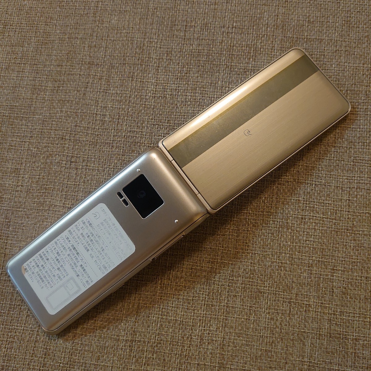 美品 P-01J docomo ゴールド