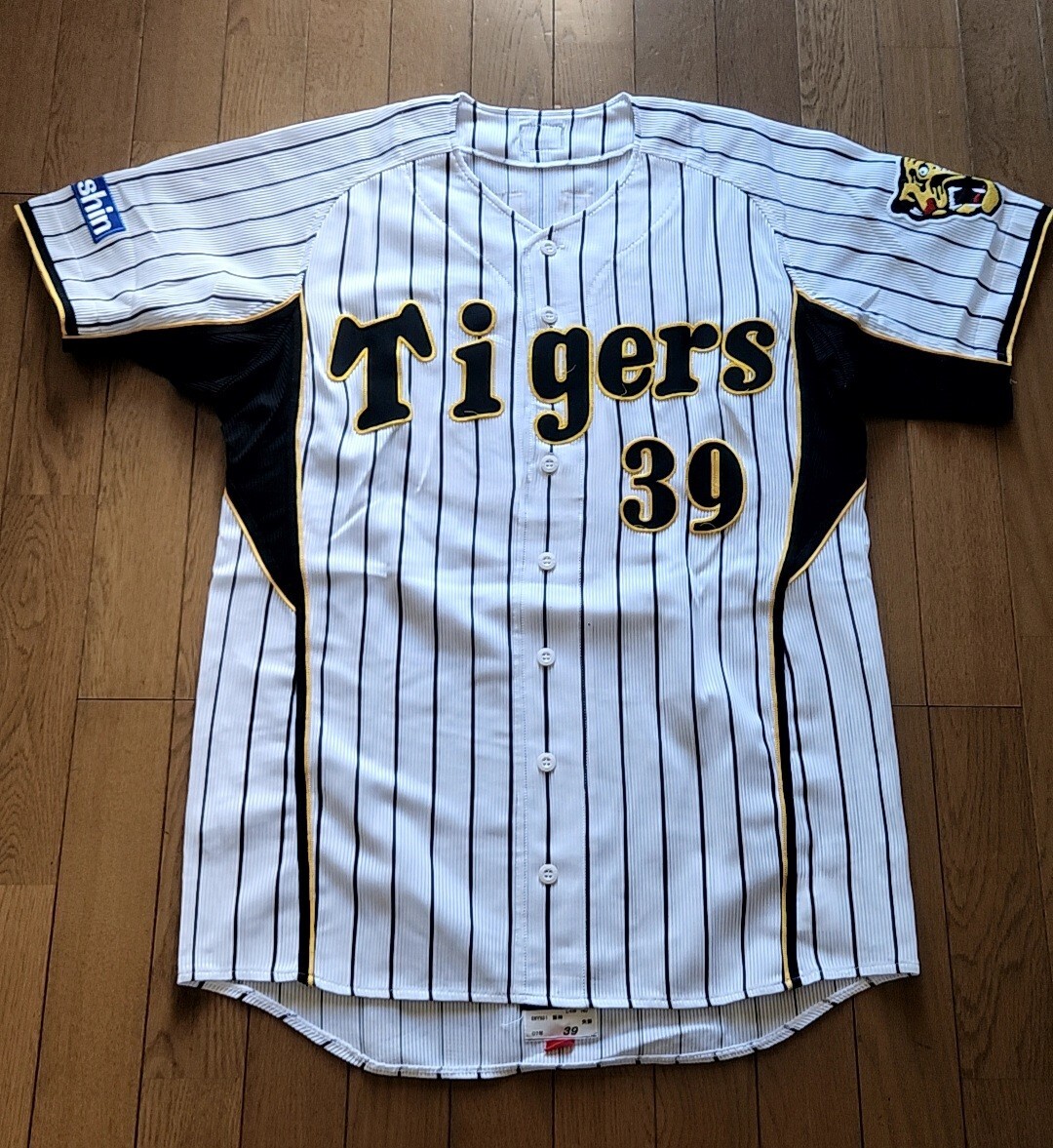 阪神タイガース 39 矢野燿大選手 2007年 実使用 直筆サイン入り 阪神タイガース 39 矢野燿大選手 2007年 実使用 直筆サイン入り