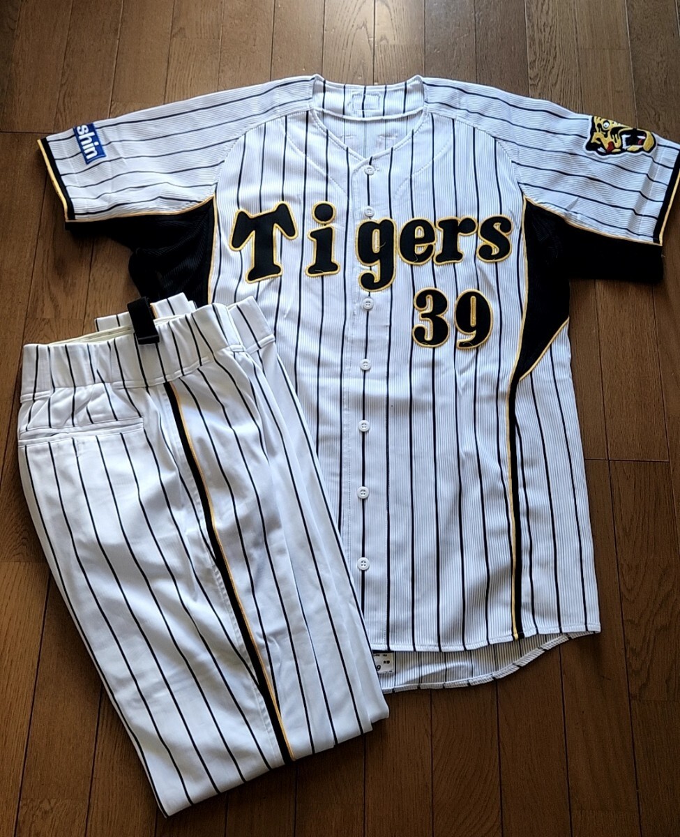 阪神タイガース 39 矢野燿大選手 2007年 実使用 直筆サイン入り 阪神タイガース 39 矢野燿大選手 2007年 実使用 直筆サイン入り
