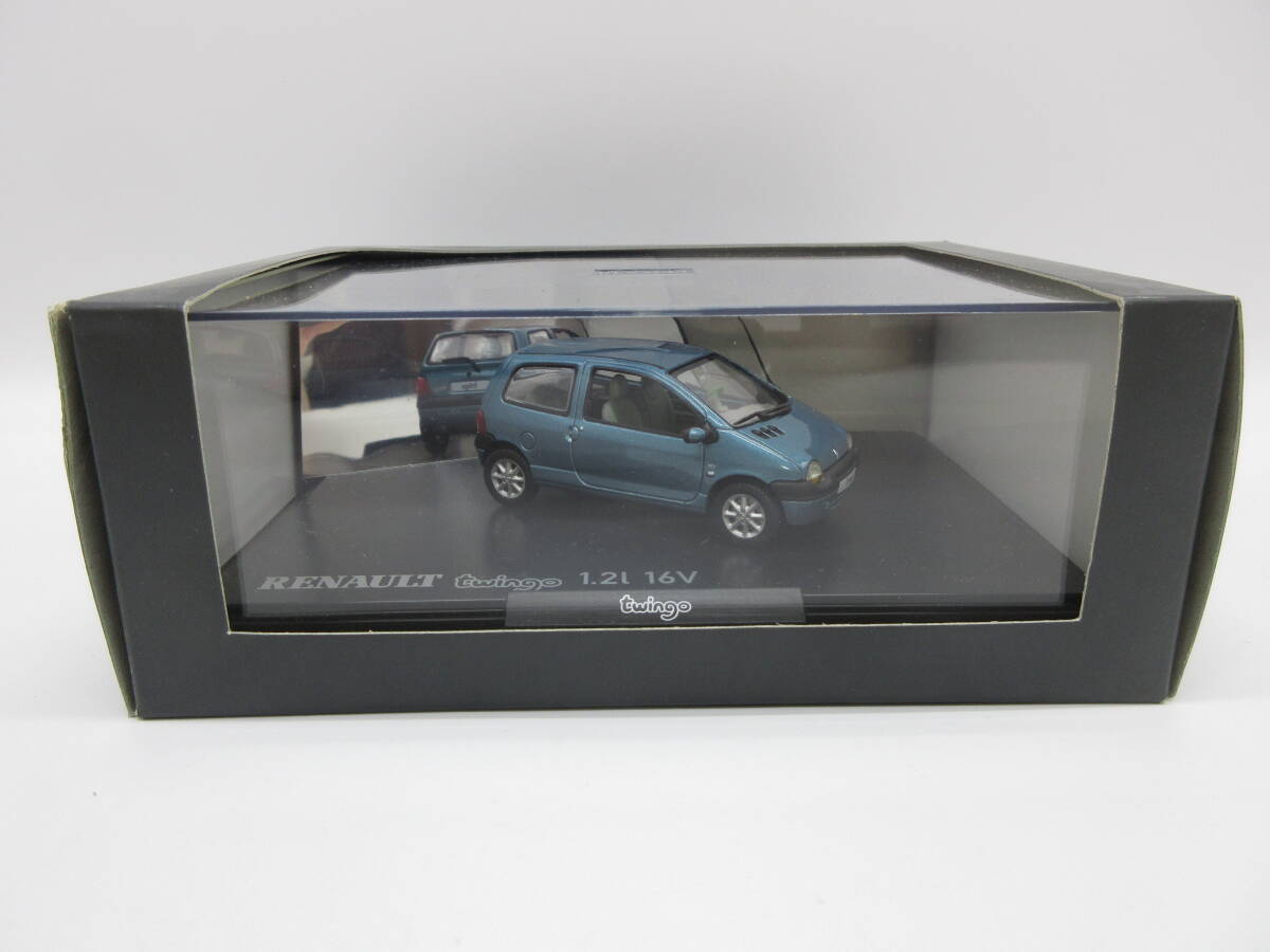 【受注生産品】 1/43 ブルー 16V ディーラー特注 ミニカー ルノー トゥインゴ 1.2l 乗用車