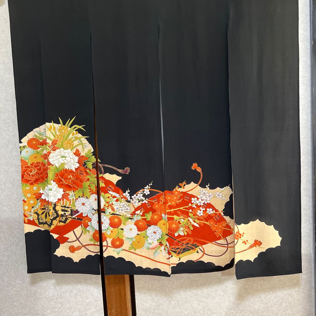 黒留袖 正絹着物 リメイク 暖簾~暖簾~ゴージャスな暖簾|Yahoo 黒留袖 正絹着物 リメイク 暖簾~暖簾~ゴージャスな暖簾|Yahoo