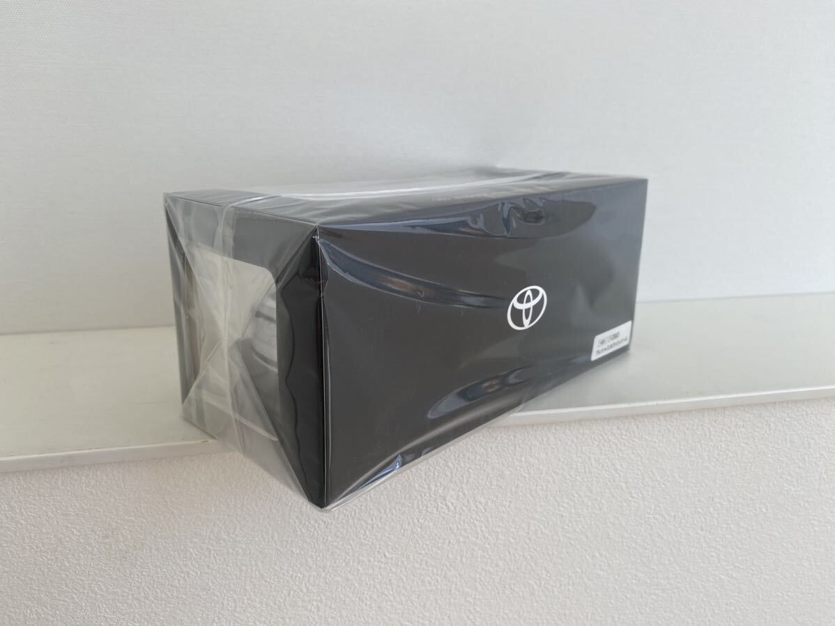 CROWN ホワイトミニカー 090 送料込み トヨタ 新型 クラウン セダン HEV 1/30 CROWN カラー