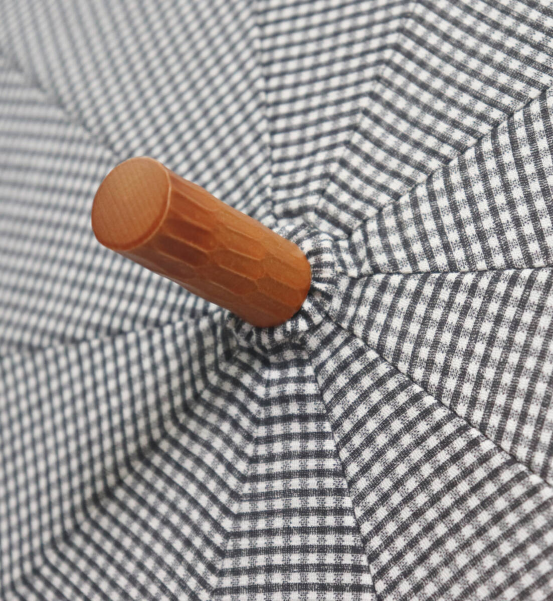 新品タグ付き【晴雨兼用 長傘】綿100% 千鳥柄 〇型持ち手 木製 新品タグ付き【晴雨兼用 長傘】綿100% 千鳥柄 〇型持ち手 木製