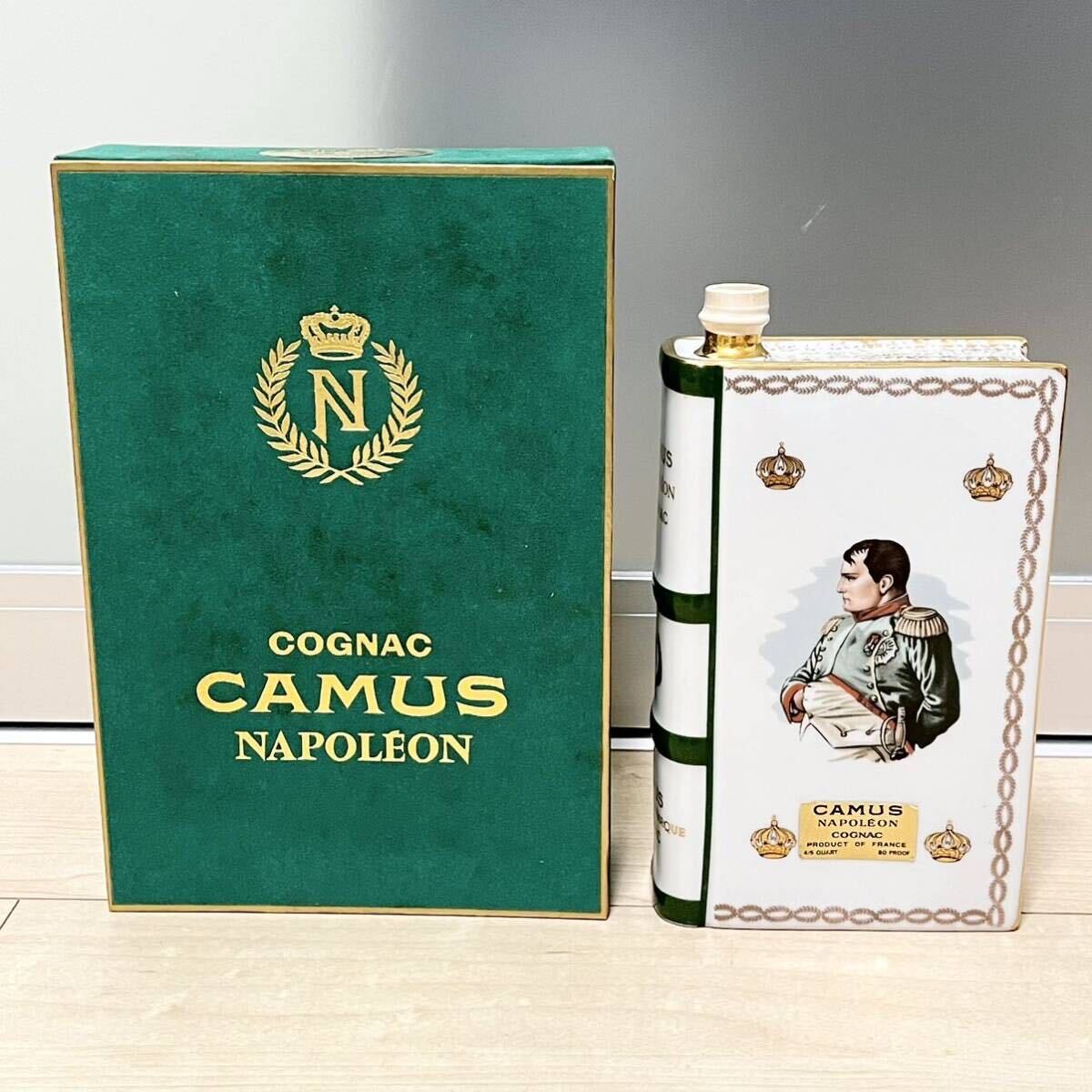 CAMUS/カミュ ナポレオン ブック白陶器ボトル ( 西洋陶磁器)の CAMUS/カミュ ナポレオン ブック白陶器ボトル ( 西洋陶磁器)の