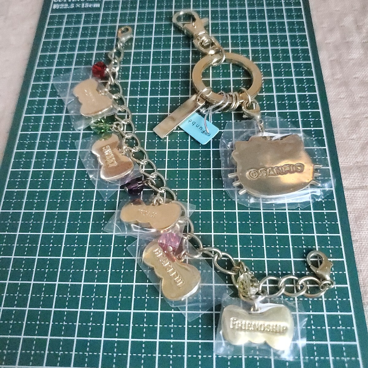 HELLOKITTY キーリング&ブレスレット funberry jewelberry 新品 HELLOKITTY キーリング&ブレスレット funberry jewelberry 新品